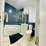 Renove Au Calme Avec Terrasse 아파트