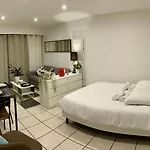 Renove Au Calme Avec Terrasse 아파트 *