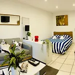 Renove Au Calme Avec Terrasse 아파트