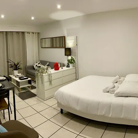 Renove Au Calme Avec Terrasse דירה *