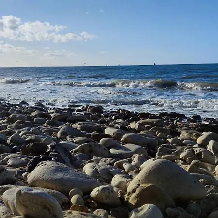 Renove Au Calme Avec Terrasse Διαμέρισμα *