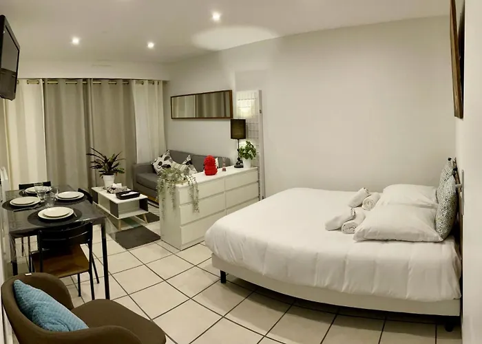 Renove Au Calme Avec Terrasse Apartmán *